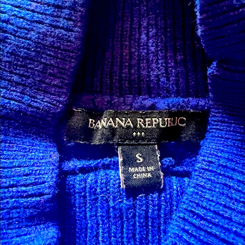 Banana Republic Women’s Electric Blue Sweater